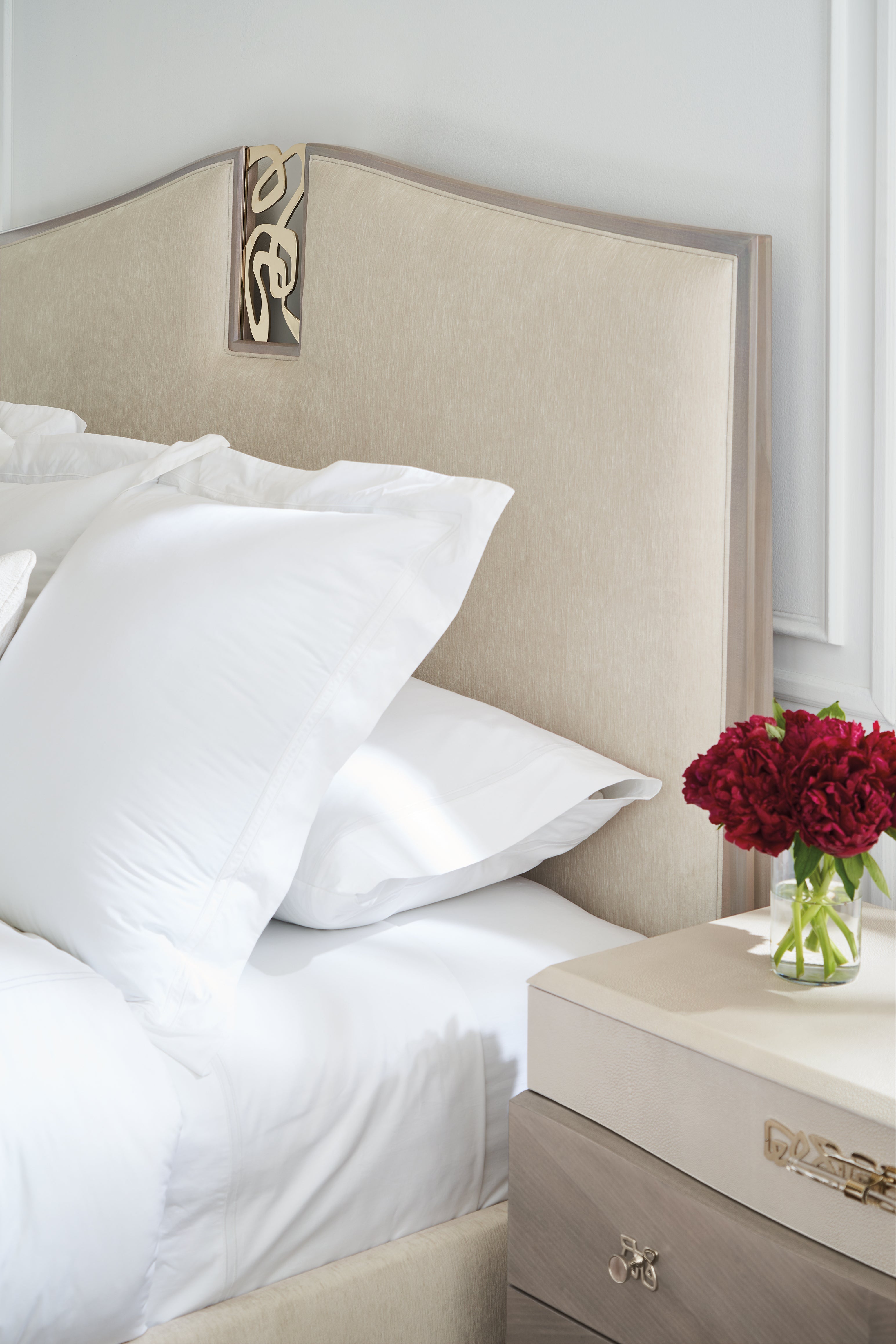 Caracole Crescendo Uph Queen Bed