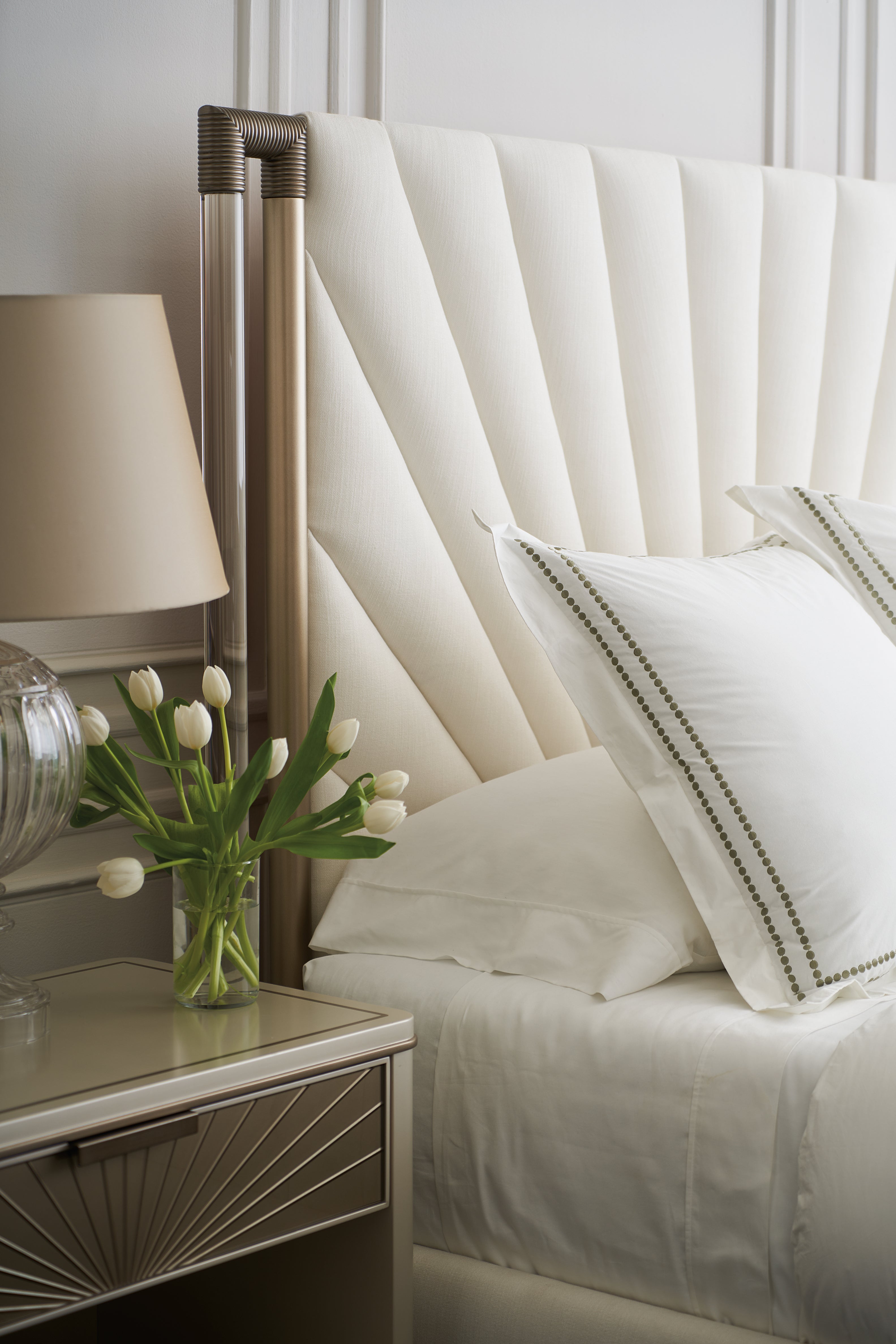 Caracole Valentina Uph Queen Bed