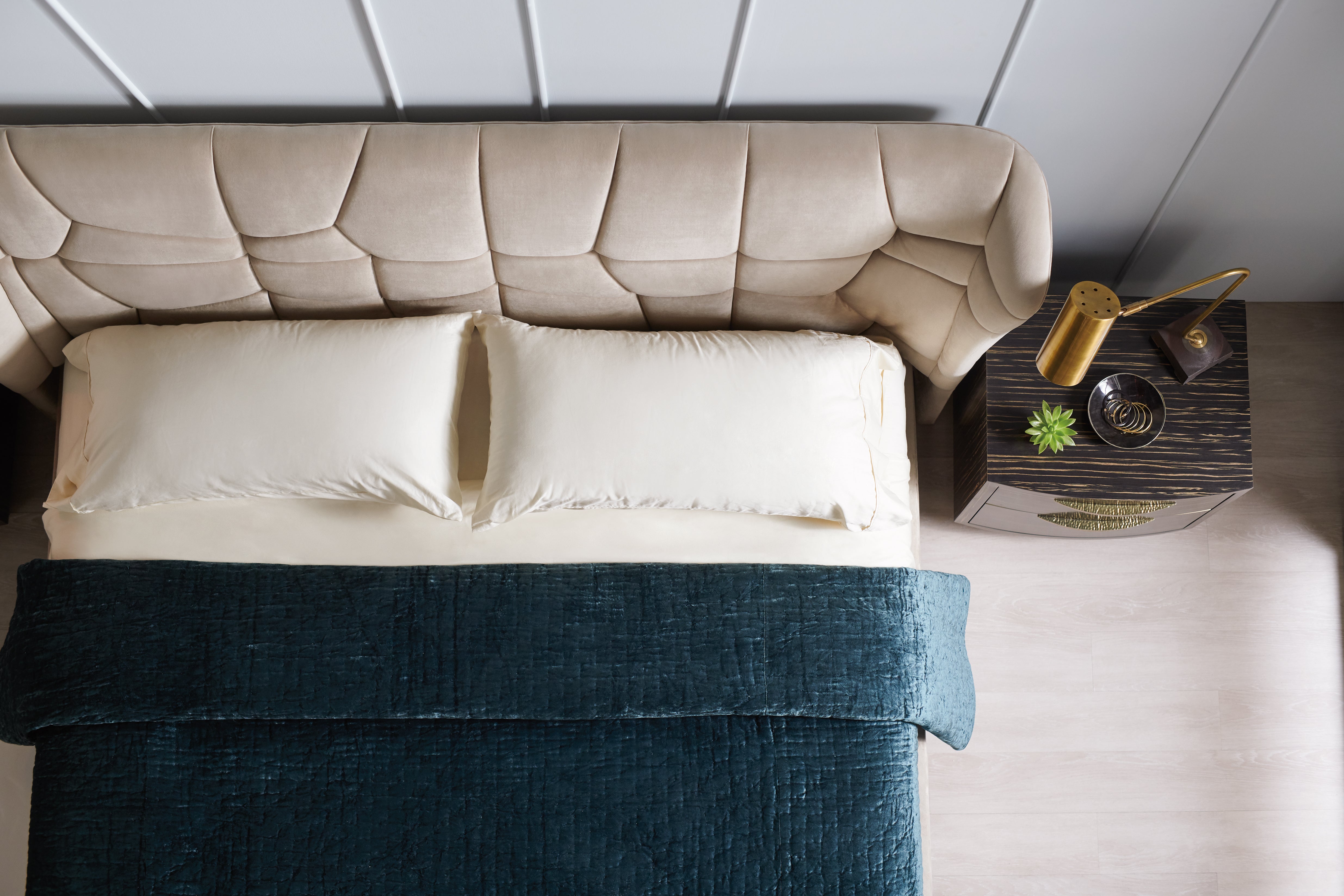 Caracole Vector Uph Bed - King