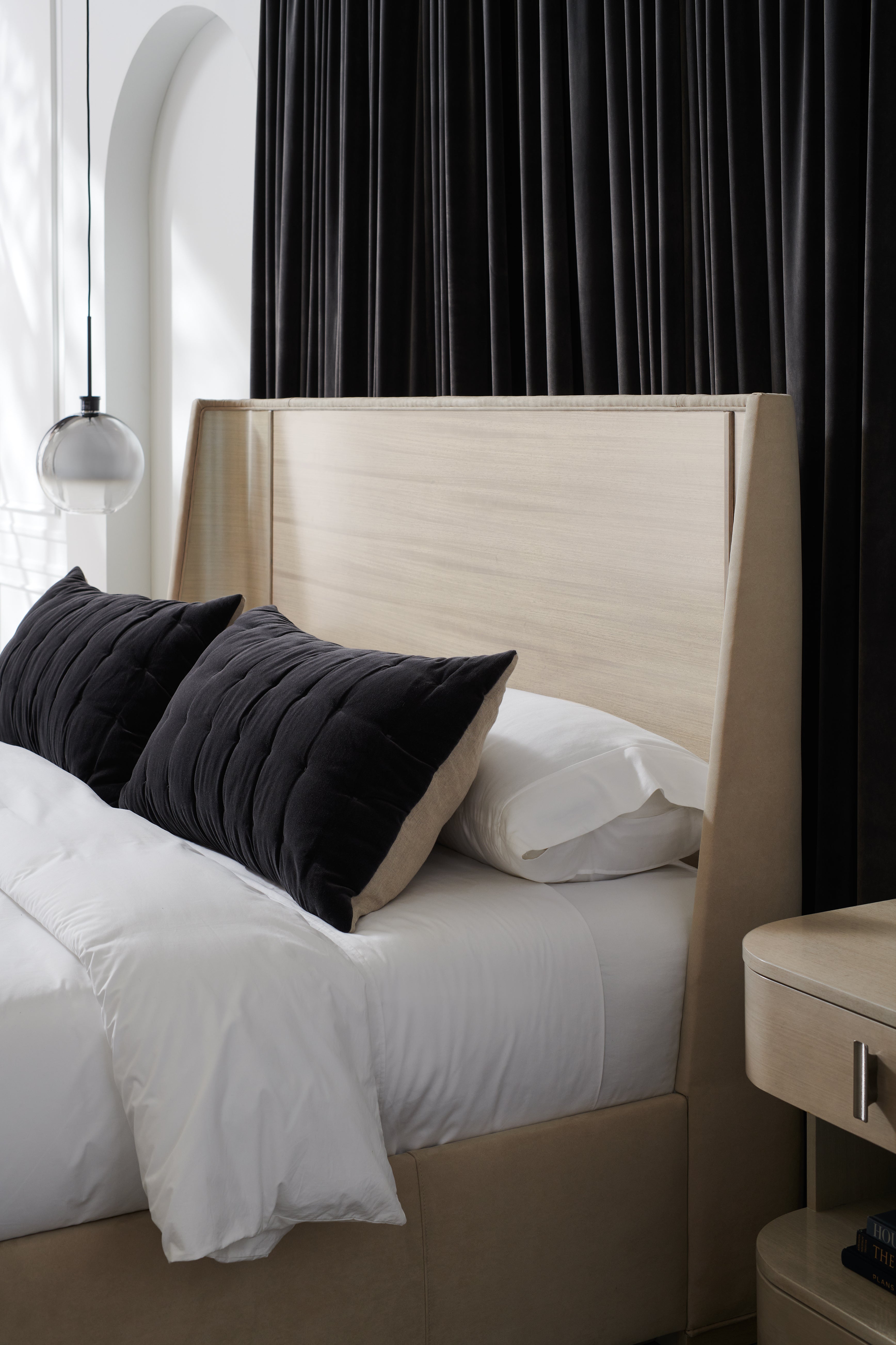 Caracole Da Vita Platform Bed - King