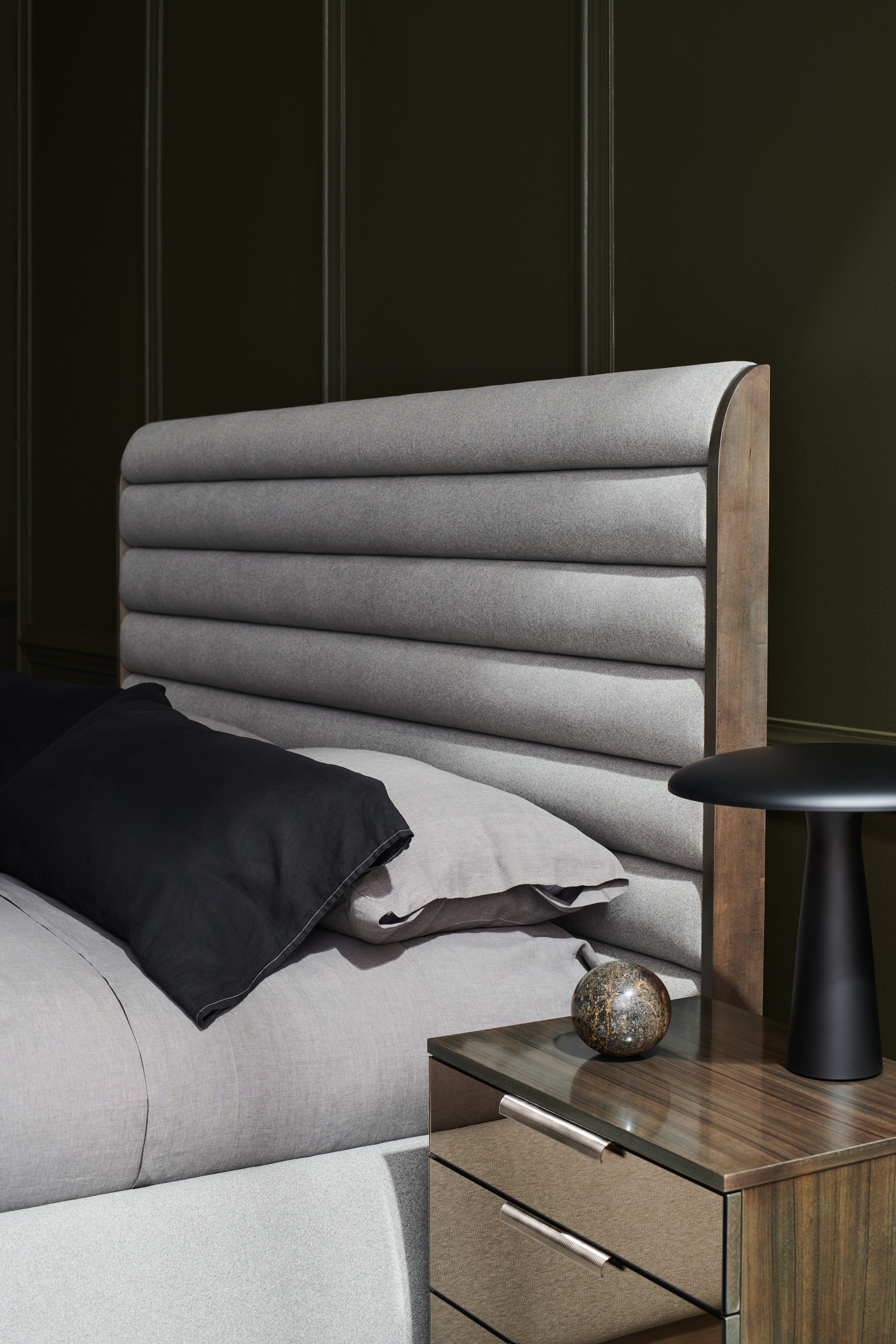 Caracole La Moda Uph Panel Bed - King