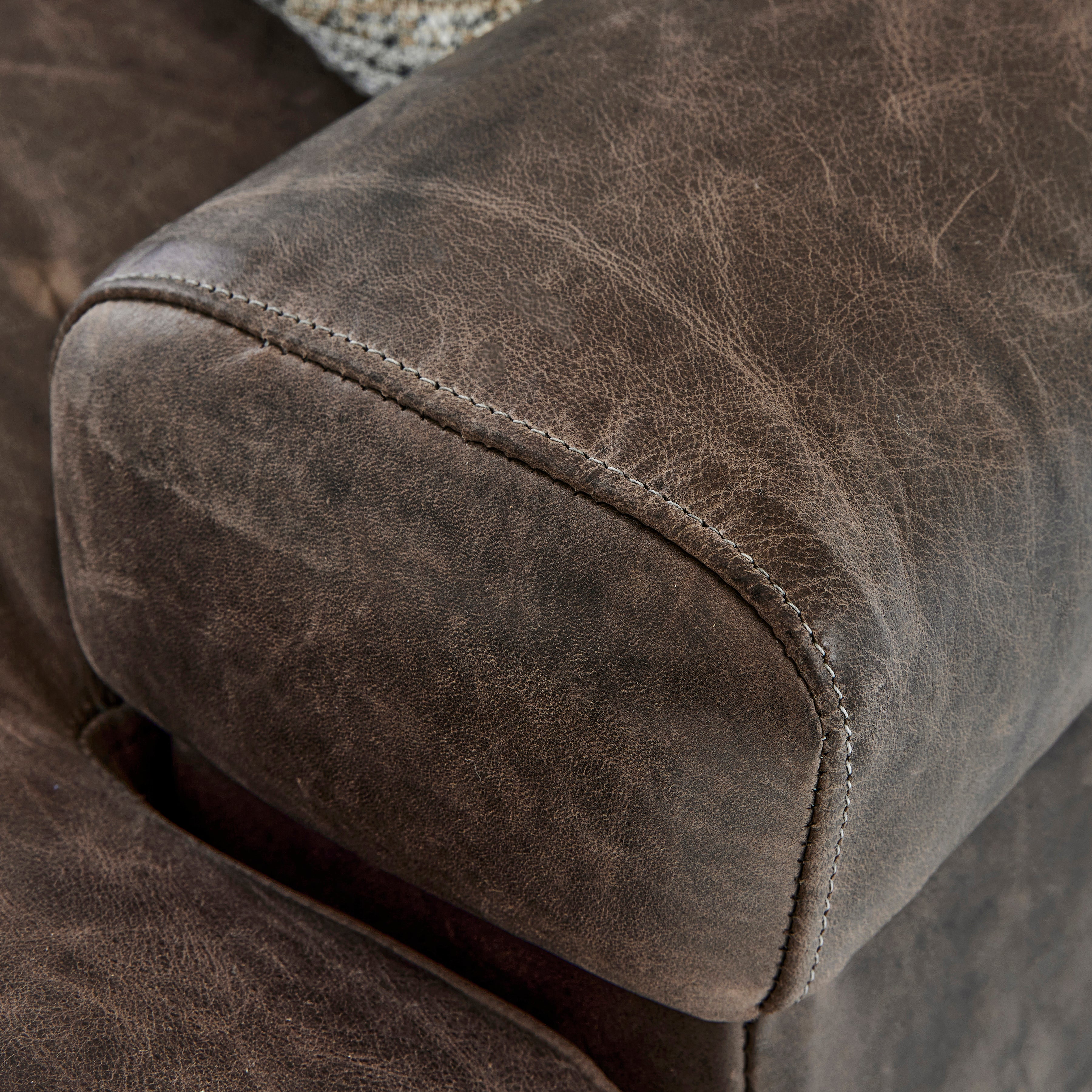 Bernhardt Living | Bernhardt Burnham Leather Chair - Brown | 7202LO