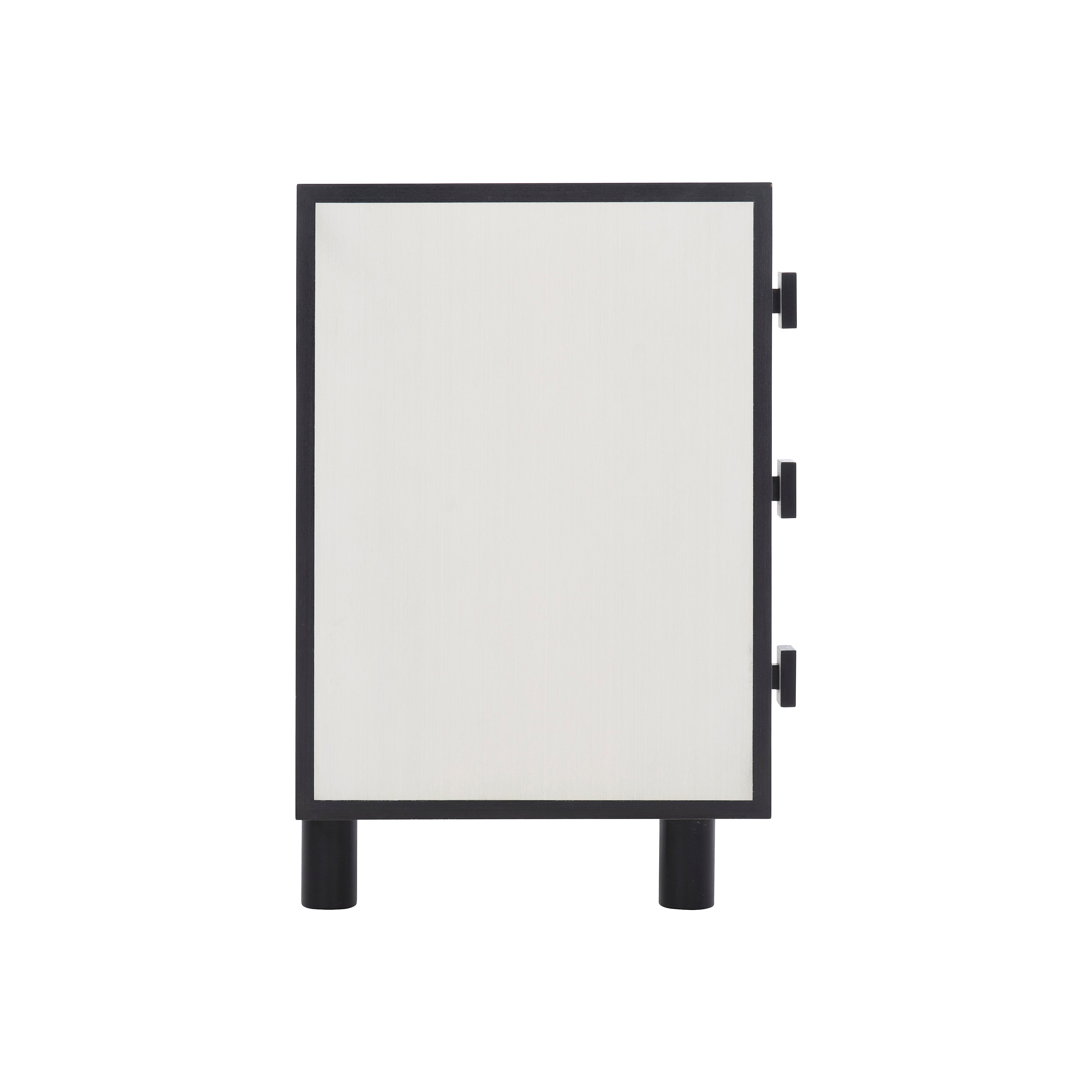 Bernhardt | Bernhardt Silhouette 3-Drawer Nightstand - Eggshell; Onyx | 307230